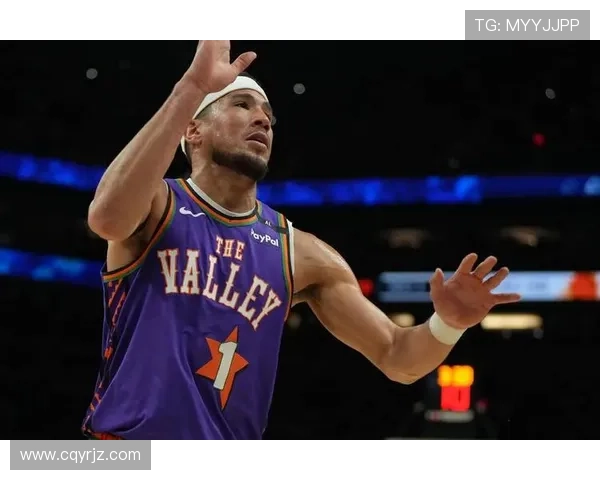 布克关键时刻转身跳投命中助太阳稳住局势扩大领先优势四分锁定胜机